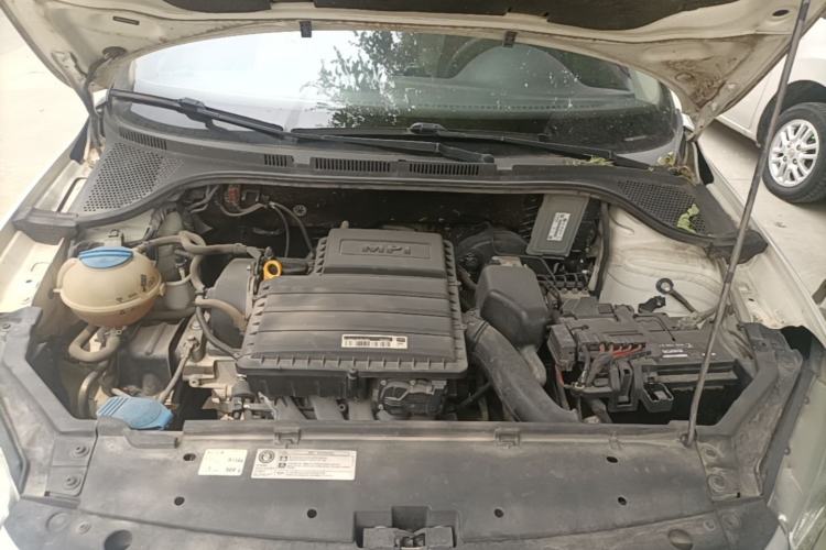 Used Volkswagen Santana 2015 1.6L Manual Fashion Edition Engine Bay
