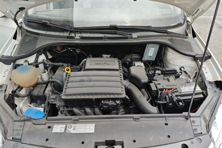 Used Volkswagen Santana 2015 1.6L Automatic Fashion Edition Engine Bay