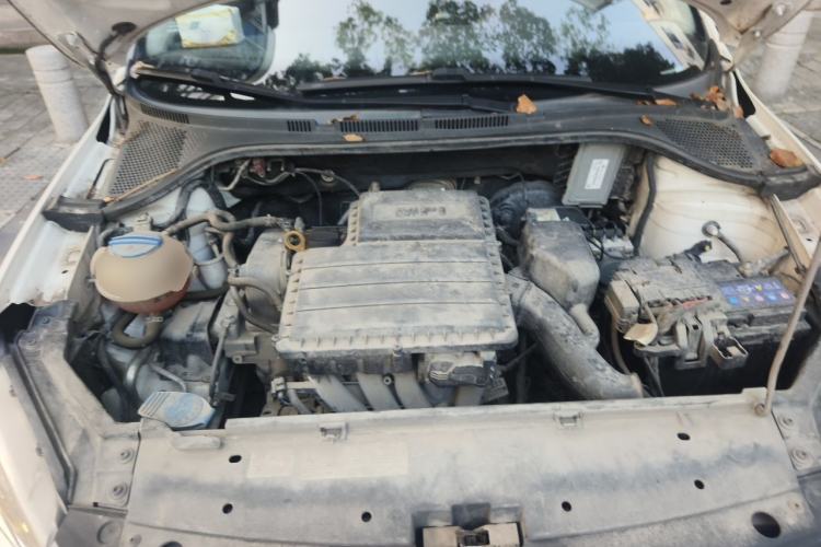 Used Volkswagen Santana 2015 1.6L Manual Comfort Edition Engine Bay