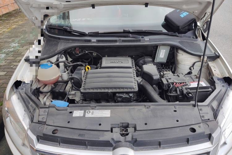 Used Volkswagen Santana 2015 1.6L Manual Comfort Edition Engine Bay