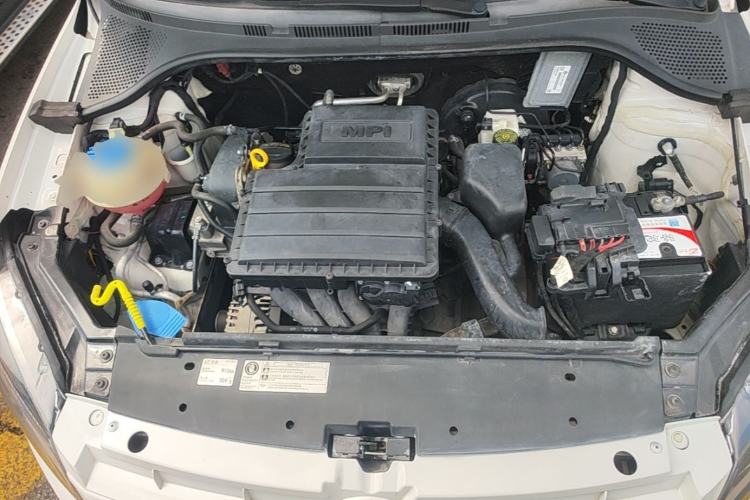 Used Volkswagen Santana 2015 1.6L Manual Fashion Edition Engine Bay
