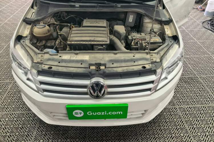 Used Volkswagen Santana 2015 1.6L Manual Fashion Edition Engine Bay
