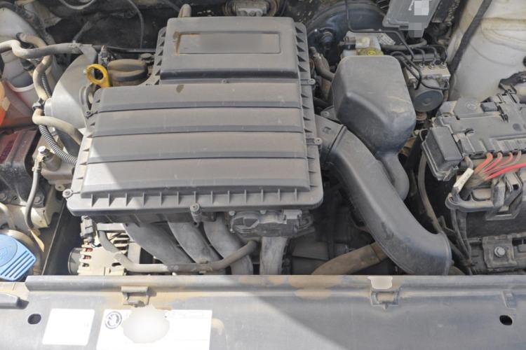 Used Volkswagen Santana 2015 1.6L Manual Fashion Edition Engine Bay