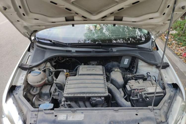 Used Volkswagen Santana 2015 1.6L Automatic Comfort Edition Engine Bay