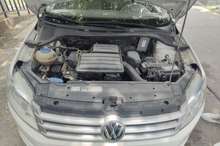 Used Volkswagen Santana 2015 1.4L Manual Fashion Edition Engine Bay