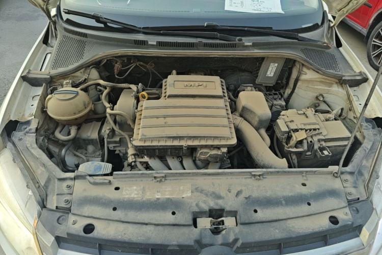 Used Volkswagen Santana 2015 1.6L Manual Fashion Edition Engine Bay