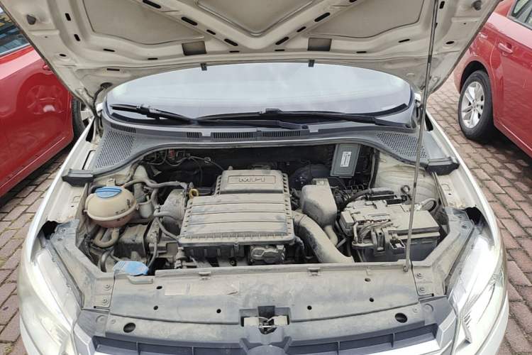 Used Volkswagen Santana 2015 1.6L Automatic Comfort Edition Engine Bay