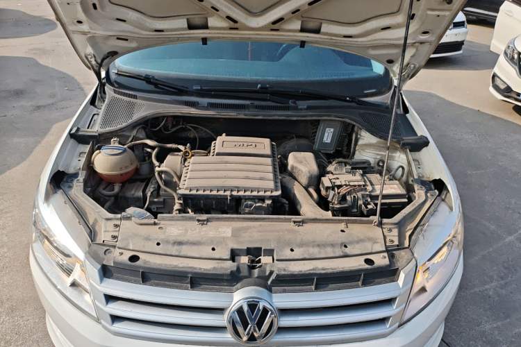 Used Volkswagen Santana 2015 1.6L Automatic Fashion Edition Engine Bay