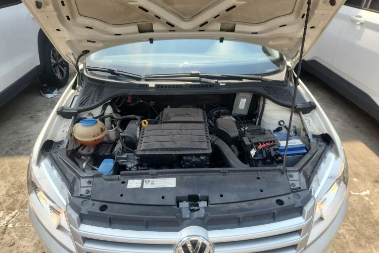Used Volkswagen Santana 2015 1.4L Manual Fashion Edition Engine Bay