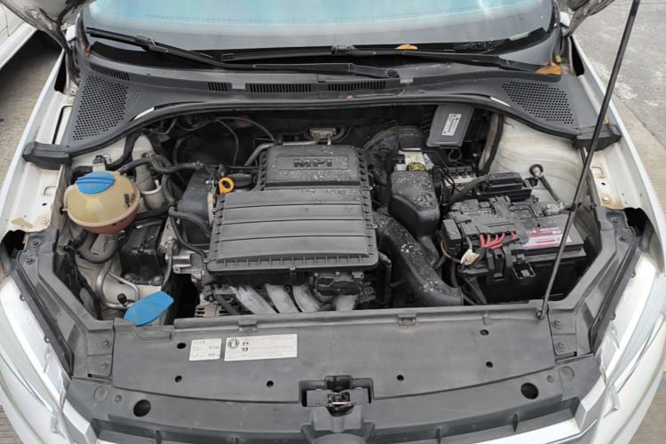 Used Volkswagen Santana 2015 1.6L Automatic Comfort Edition Engine Bay