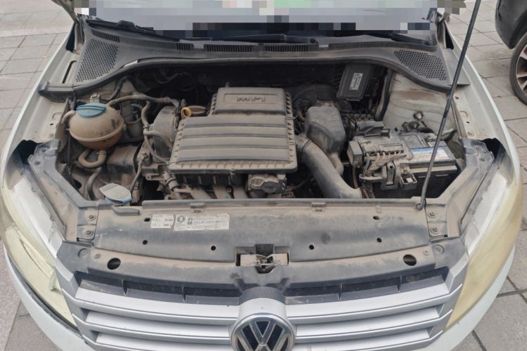 Used Volkswagen Santana 2015 1.6L Manual Fashion Edition Engine Bay