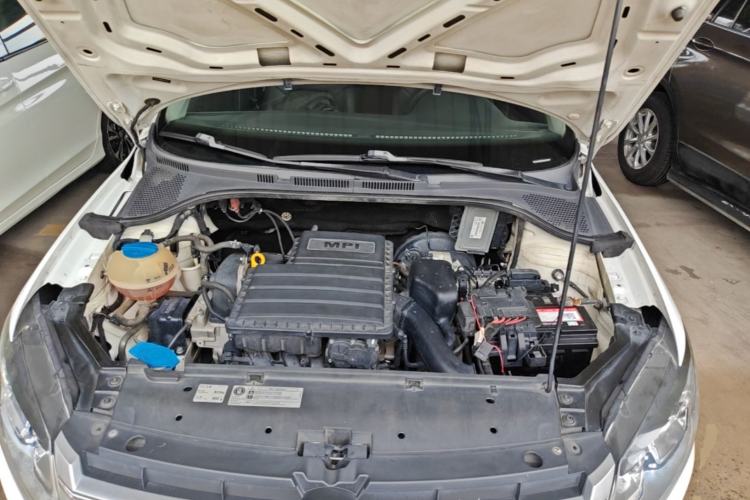 Used Volkswagen Santana 2015 1.6L Automatic Comfort Edition Engine Bay