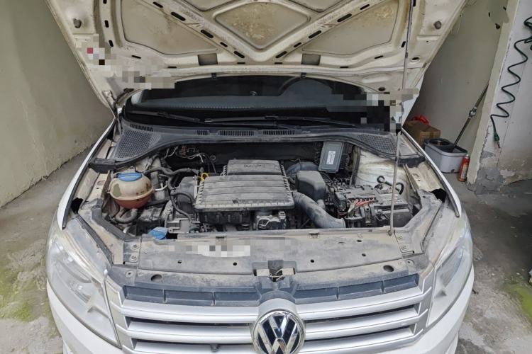 Used Volkswagen Santana 2015 1.6L Manual Fashion Edition Engine Bay