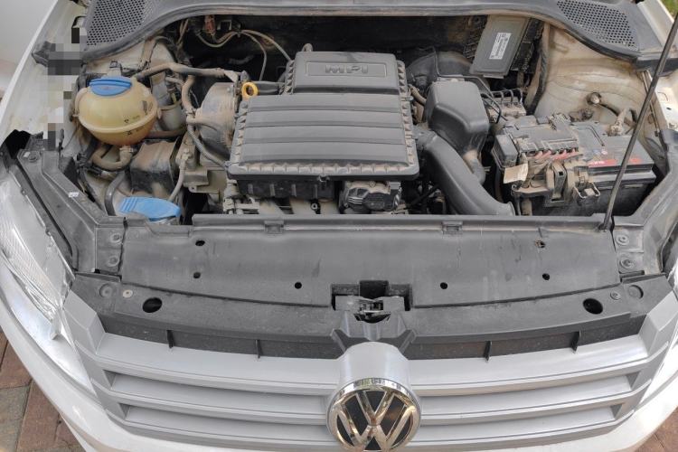 Used Volkswagen Santana 2015 1.6L Manual Fashion Edition Engine Bay