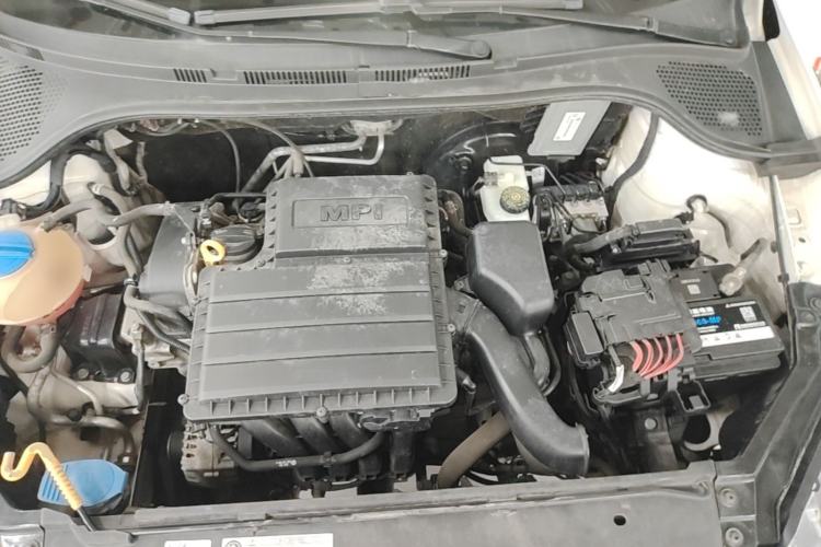 Used Volkswagen Santana 2015 1.6L Automatic Fashion Edition Engine Bay