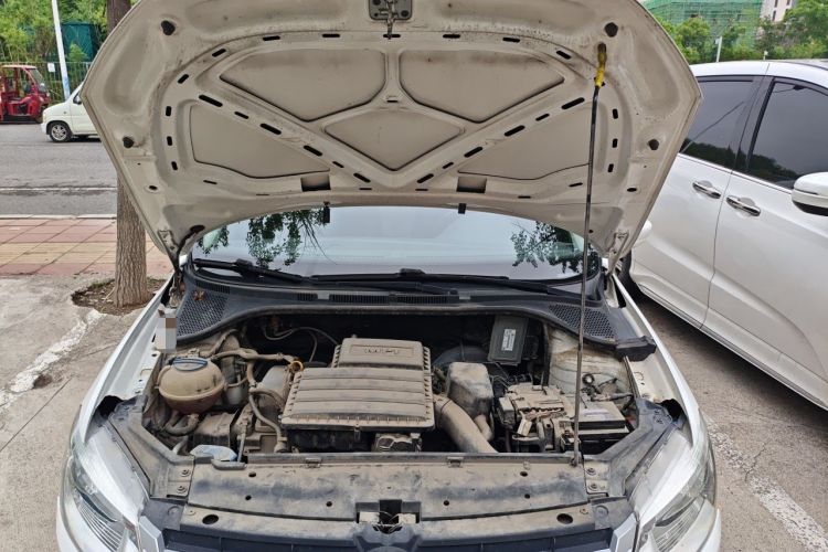 Used Volkswagen Santana 2015 1.4L Manual Fashion Edition Engine Bay