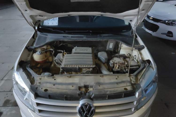 Used Volkswagen Santana 2015 1.6L Automatic Fashion Edition Engine Bay