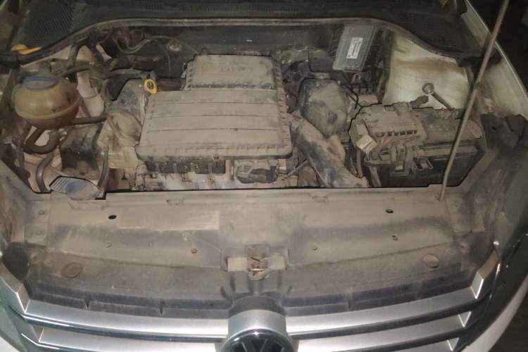 Used Volkswagen Santana 2015 1.6L Manual Comfort Edition Engine Bay