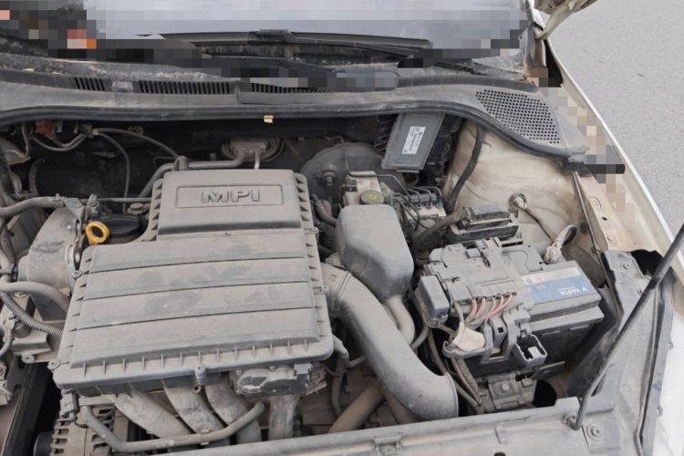 Used Volkswagen Santana 2015 1.6L Automatic Fashion Edition Engine Bay Left