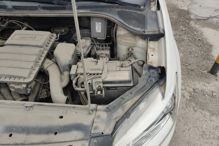 Used Volkswagen Santana 2015 1.4L Manual Fashion Edition Engine Bay Left
