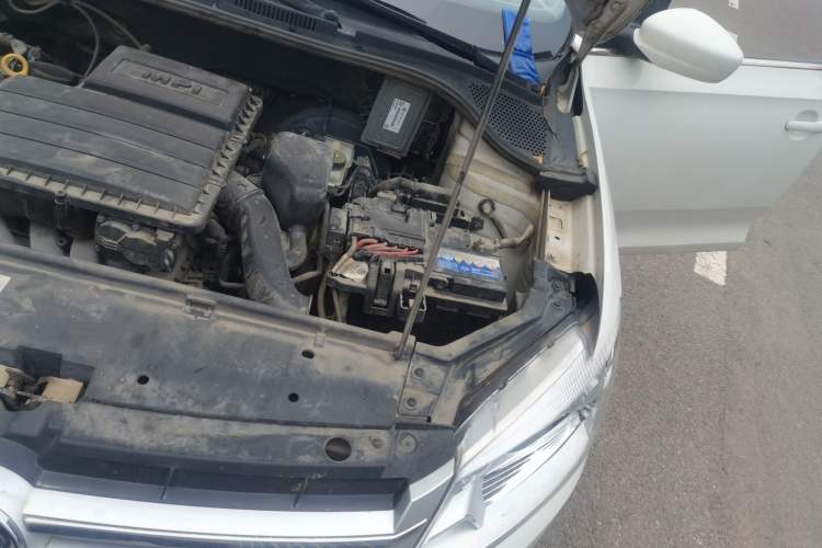 Used Volkswagen Santana 2015 1.6L Automatic Comfort Edition Engine Bay Left