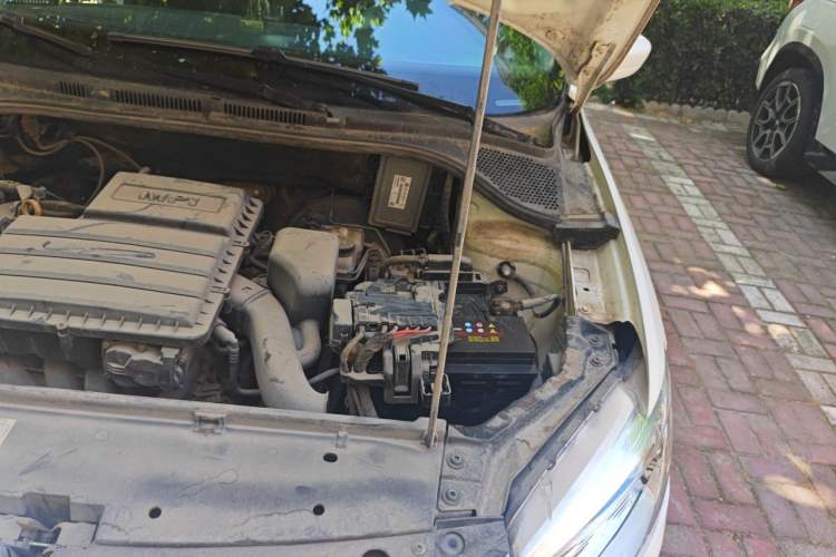 Used Volkswagen Santana 2015 1.6L Automatic Comfort Edition Engine Bay Left