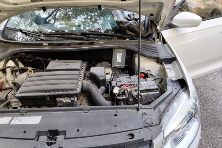 Used Volkswagen Santana 2015 1.4L Manual Fashion Edition Engine Bay Left