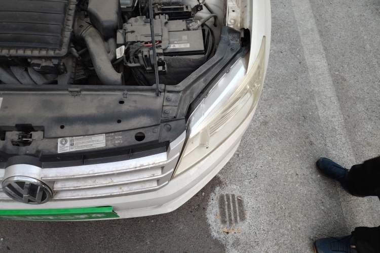 Used Volkswagen Santana 2015 1.6L Automatic Fashion Edition Engine Bay Left
