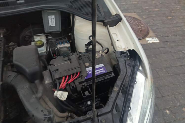 Used Volkswagen Santana 2015 1.6L Manual Fashion Edition Engine Bay Left