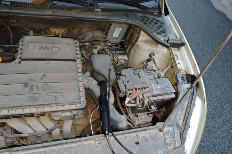 Used Volkswagen Santana 2015 1.6L Manual Fashion Edition Engine Bay Left