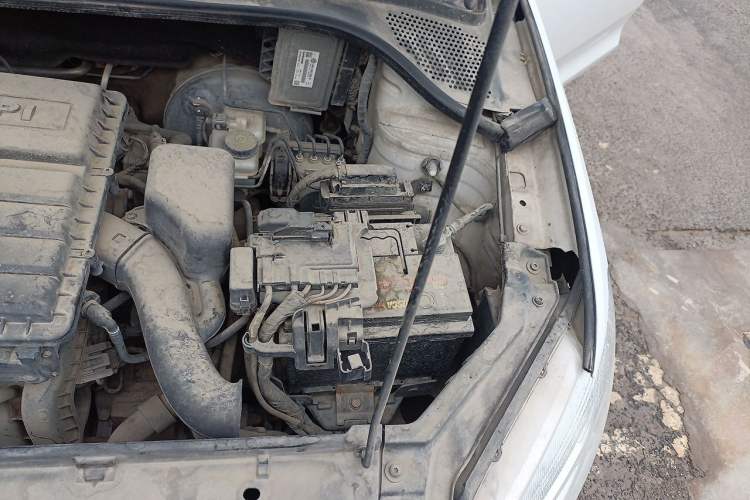 Used Volkswagen Santana 2015 1.6L Automatic Comfort Edition Engine Bay Left
