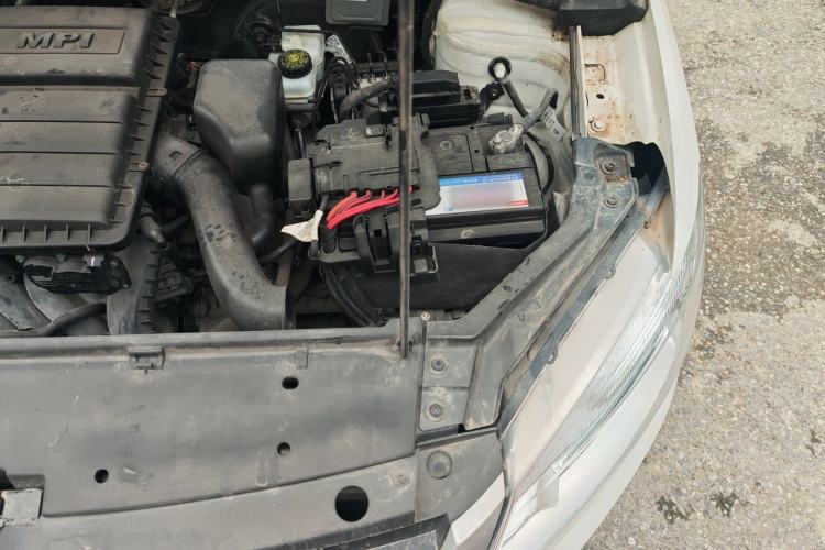 Used Volkswagen Santana 2015 1.6L Automatic Fashion Edition Engine Bay Left