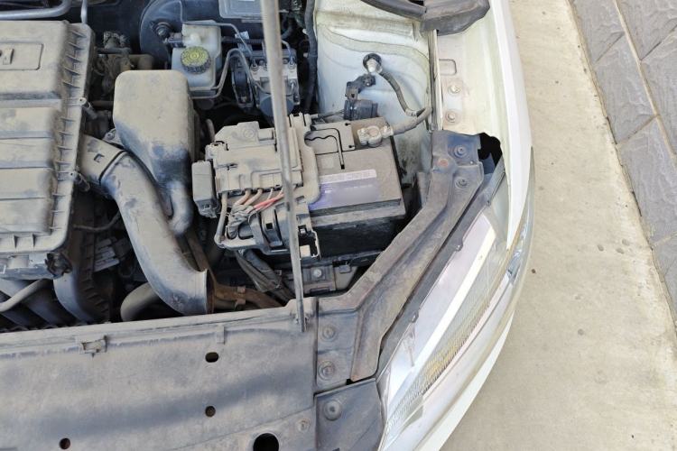 Used Volkswagen Santana 2015 1.4L Manual Fashion Edition Engine Bay Left