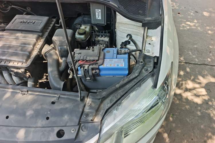 Used Volkswagen Santana 2015 1.6L Manual Comfort Edition Engine Bay Left