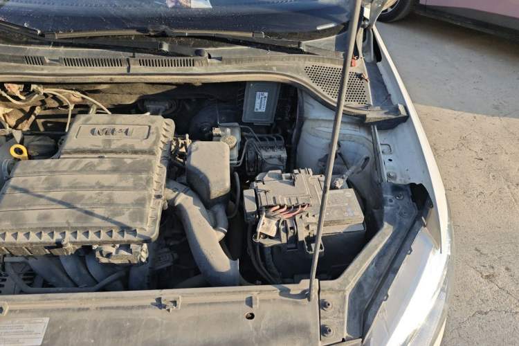 Used Volkswagen Santana 2015 1.4L Manual Fashion Edition Engine Bay Left