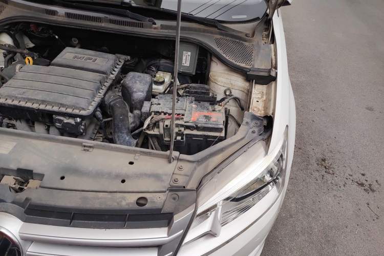 Used Volkswagen Santana 2015 1.6L Automatic Fashion Edition Engine Bay Left