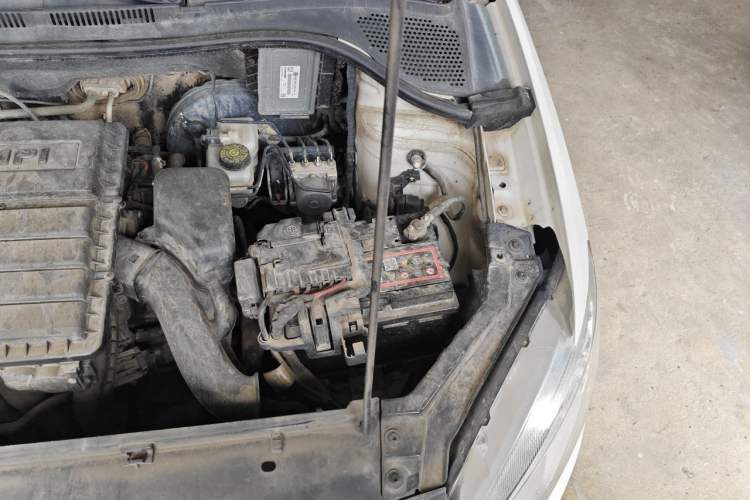 Used Volkswagen Santana 2015 1.4L Manual Comfort Edition Engine Bay Left