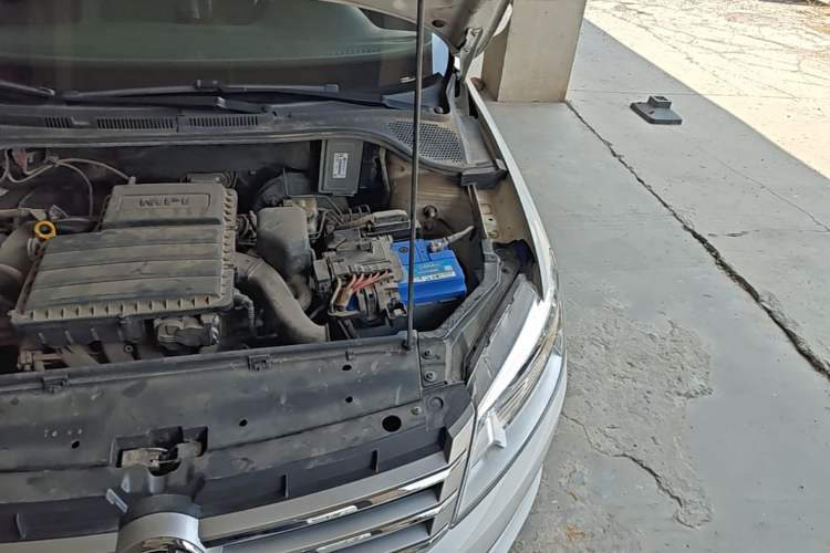 Used Volkswagen Santana 2015 1.6L Automatic Comfort Edition Engine Bay Left