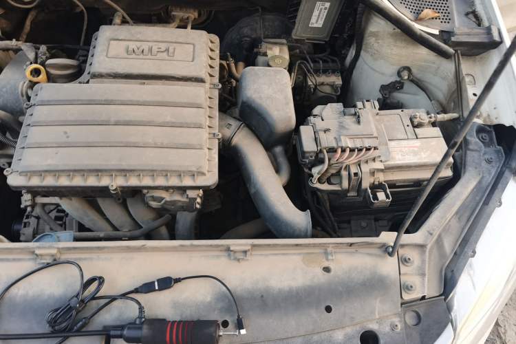 Used Volkswagen Santana 2015 1.6L Manual Fashion Edition Engine Bay Left