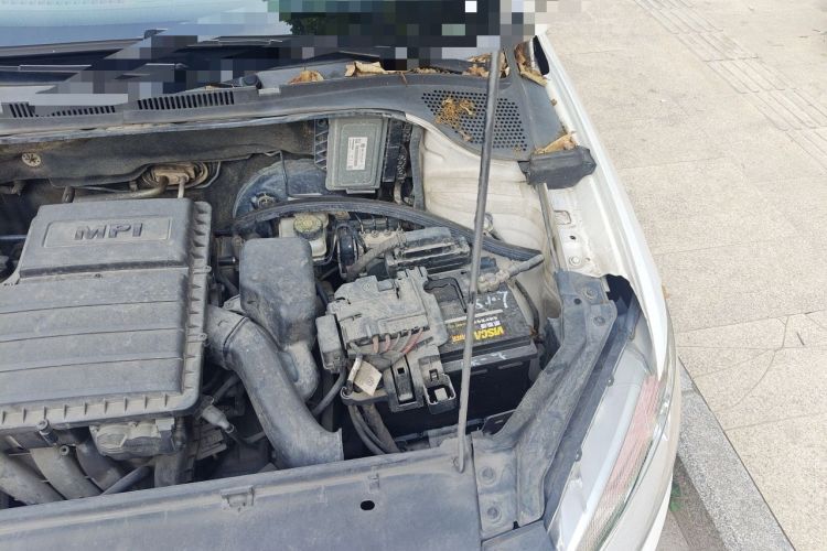 Used Volkswagen Santana 2015 1.6L Automatic Comfort Edition Engine Bay Left