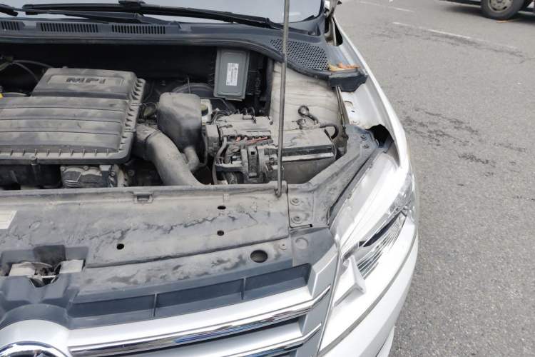 Used Volkswagen Santana 2015 1.6L Manual Comfort Edition Engine Bay Left