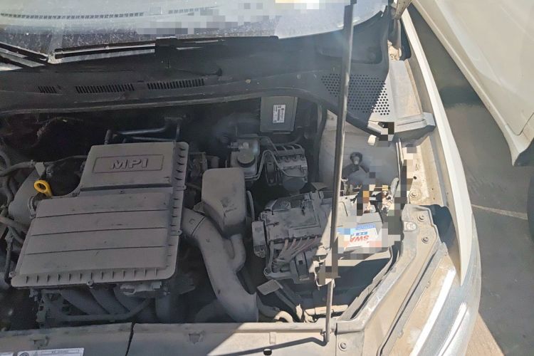 Used Volkswagen Santana 2015 1.6L Manual Fashion Edition Engine Bay Left