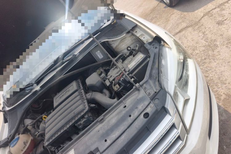 Used Volkswagen Santana 2015 1.6L Automatic Luxury Edition Engine Bay Left