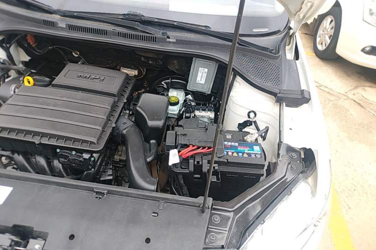 Used Volkswagen Santana 2015 1.4L Manual Fashion Edition Engine Bay Left