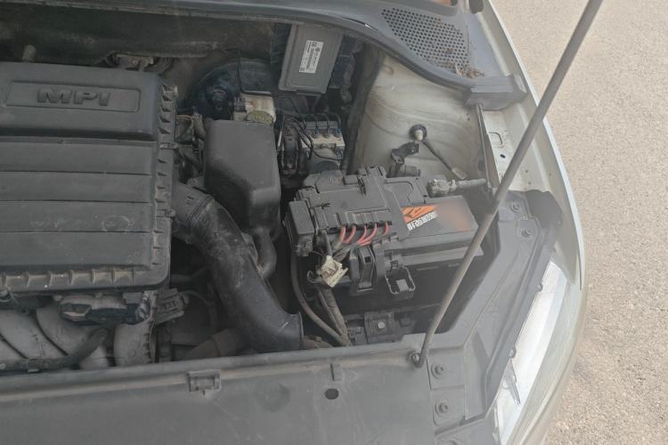 Used Volkswagen Santana 2015 1.6L Manual Comfort Edition Engine Bay Left