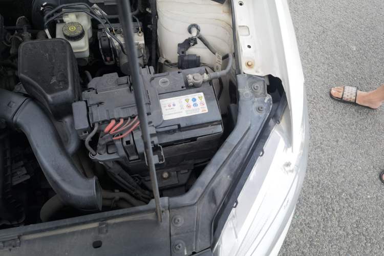 Used Volkswagen Santana 2015 1.4L Manual Comfort Edition Engine Bay Left