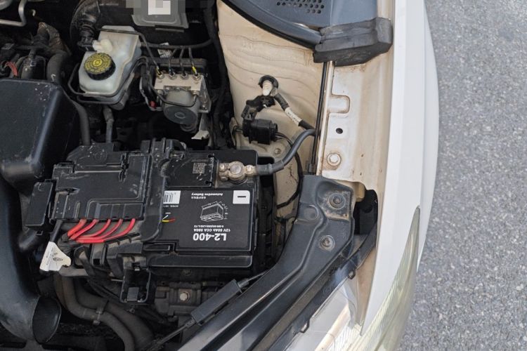 Used Volkswagen Santana 2015 1.4L Manual Fashion Edition Engine Bay Left