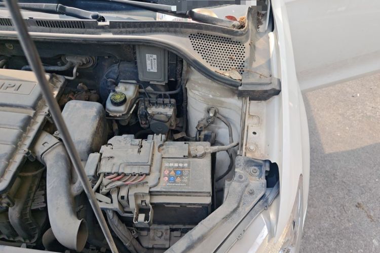 Used Volkswagen Santana 2015 1.4L Manual Fashion Edition Engine Bay Left