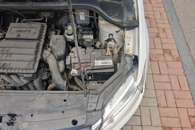 Used Volkswagen Santana 2015 1.4L Manual Fashion Edition Engine Bay Left