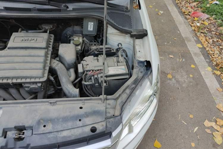 Used Volkswagen Santana 2015 1.6L Automatic Comfort Edition Engine Bay Left